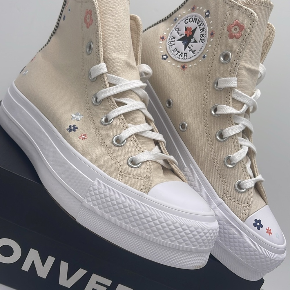 Converse Women's Cream High-Top Platform Sneakers A14265C
CTAS LIFT HI
LIGHT DUN - Picture 7 of 16